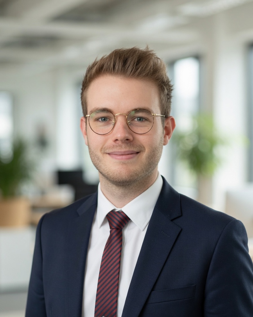 Benjamin Collot dans son cabinet